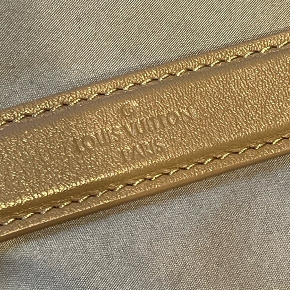 New Wave Chain Bag NM Quilted Leather MM - Picture 11 of 13